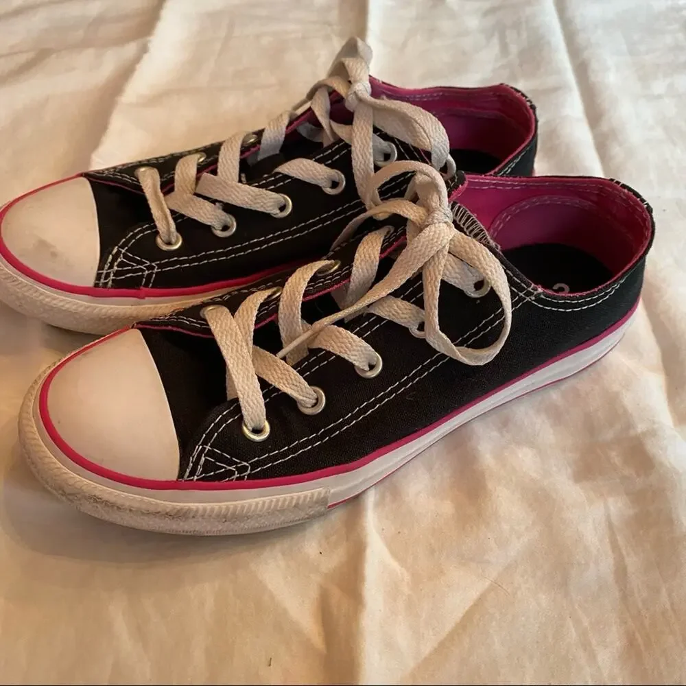 Converse Juniors Size 2 Low top Chuck Taylor All Star Double Tongue 2